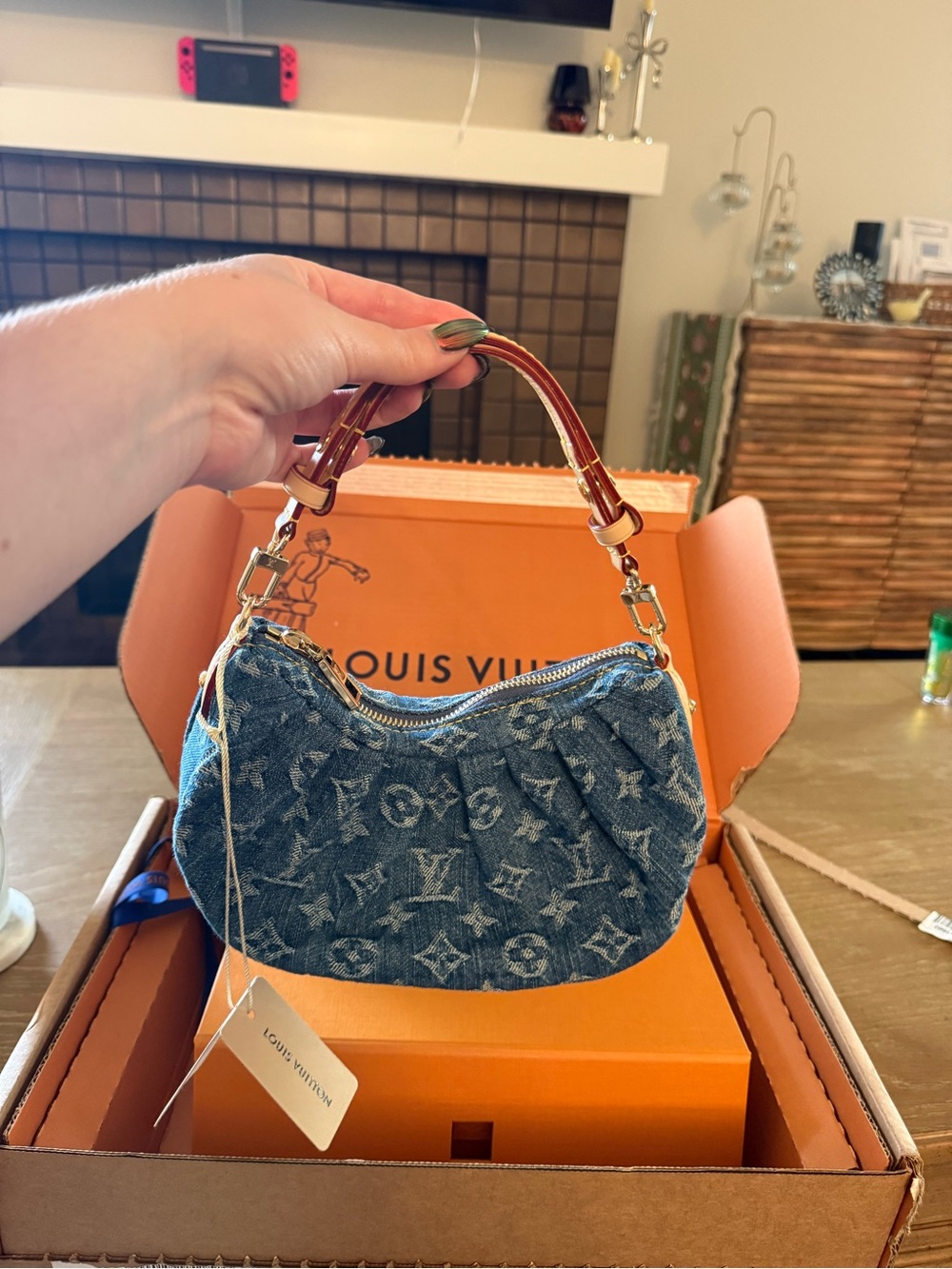 New in Box Louis Vuitton Pochette Valley in Blue Denim - Picture 8 of 11